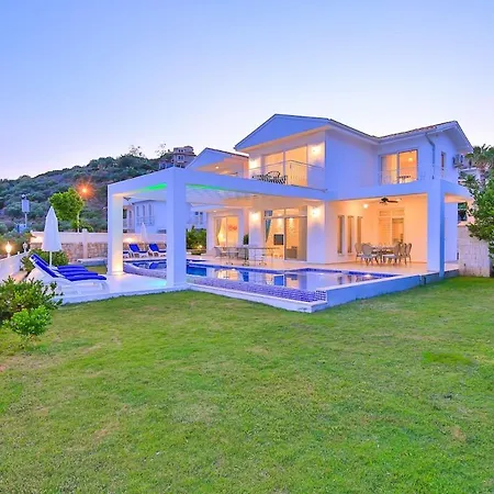 Villa Rueya Kas,Peninsula With Lawn Garden